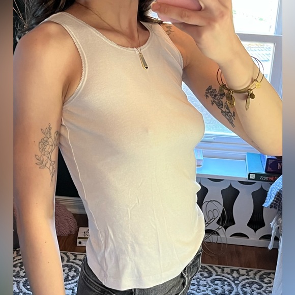 white y2k baby tank with white laced trim and tiny bow detail ✨ - Picture 3 of 4